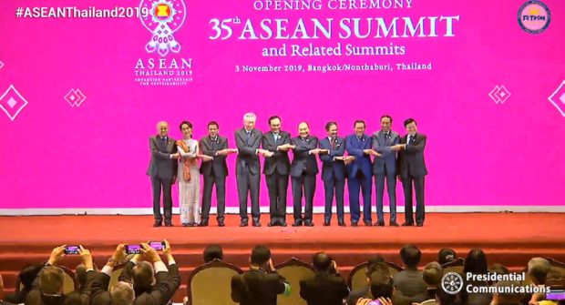 Duterte, Asean leaders in opening ceremony