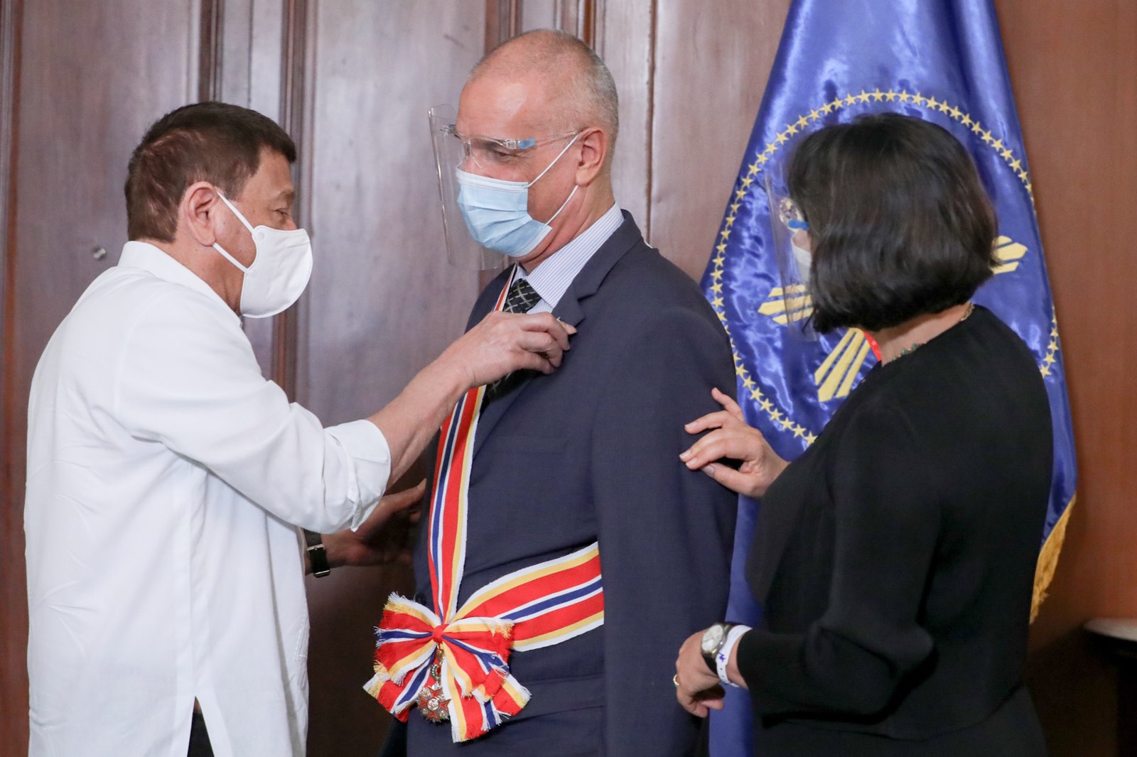 Duterte confers Order of Sikatuna on outgoing Israeli envoy