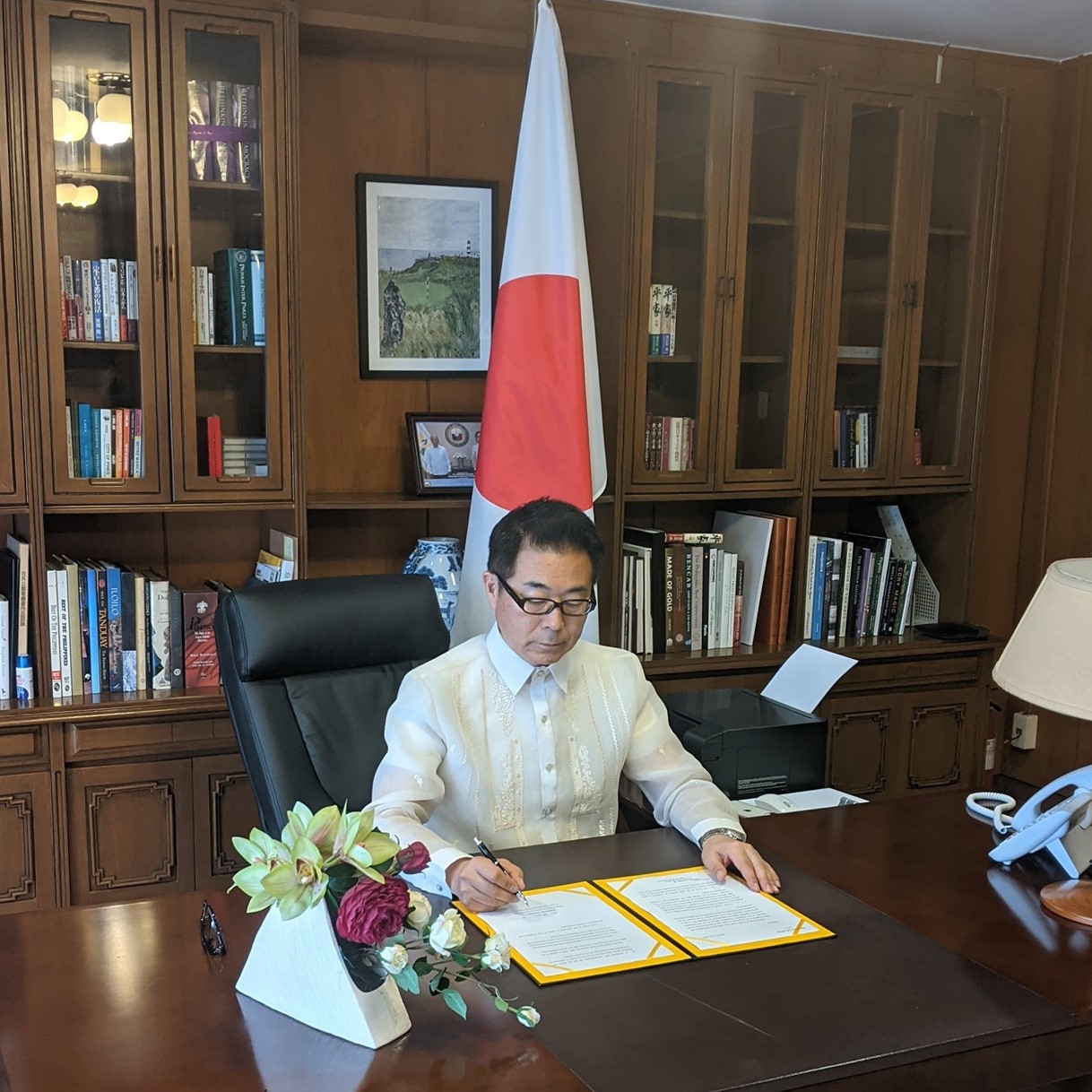 Japanese Ambassador to the Philippines Koshikawa Kazuhiko and Foreign Affairs Secretary Teodoro Locsin Jr. sign exchange of notes on the implementation of the COVID-19 Crisis Response Emergency Support from the Japanese government. Photos from the Japanese Embassy in Manila.