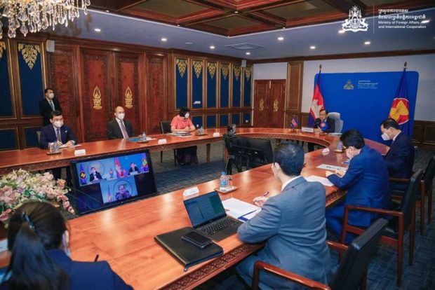 Foreign minister Prak Sokhonn meets with ASEAN secretary-general Lim Jock Hoi via video conference at the ministry