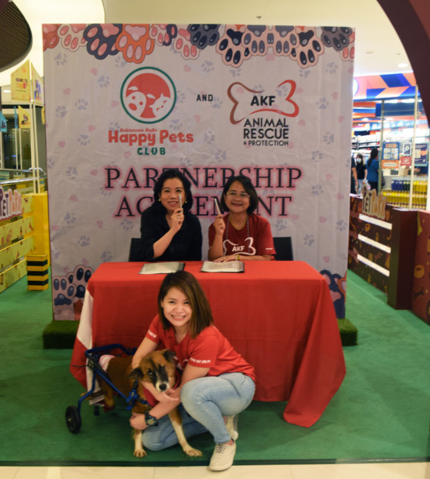 Robinsons Malls Happy Pets Club teams up with Animal Kingdom Foundation 