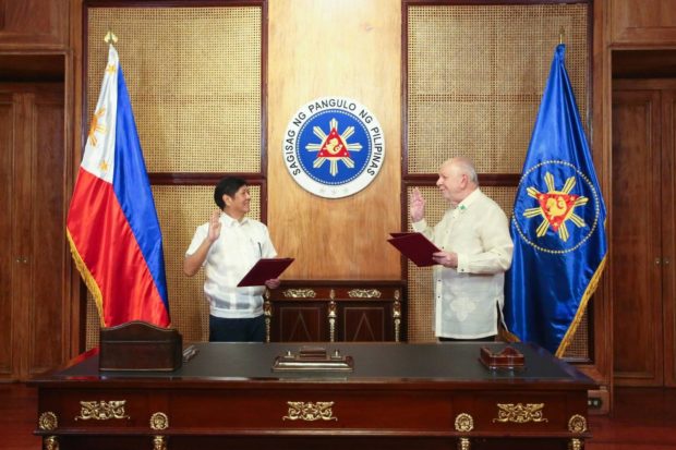 Philippe Lhuillier took his oath as Philippine Ambassador Extraordinary and Plenipotentiary to Spain on Wednesday at the Malacañang Palace.