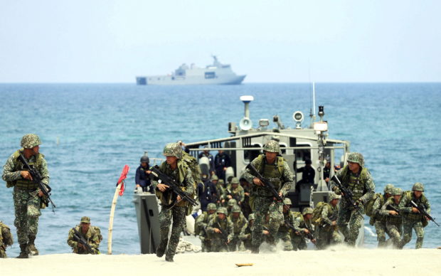 TRAINING TOGETHER American and Filipino soldiers simulate a raid during the joint US-Philippine military exercise Balikatan at the Naval Training Exercise Command in San Antonio, Zambales province, in 2018. —INQUIRER FILE PHOTO