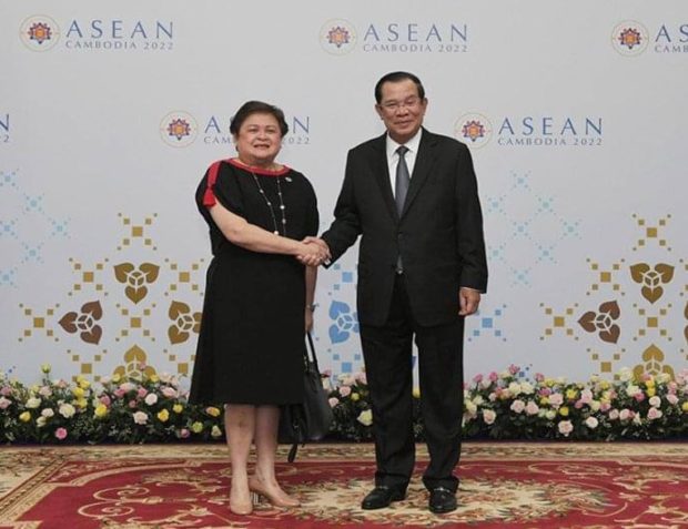 Photo caption: DFA Undersecretary Ma. Theresa P. Lazaro (L), representing Secretary for Affairs Enrique A. Manalo, meets with Cambodian Prime Minister Hun Sen (R) during the opening ceremony of the 55th Asean Ministers’ Meeting and Related Meetings. Courtesy: DFA