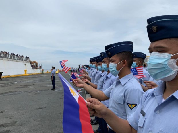 Arrival ceremony arranged by the Philippine Coast Guard (PCG) for servicemen aboard the US Coast Guard Cutter Midgett. Photo by INQUIRER.net