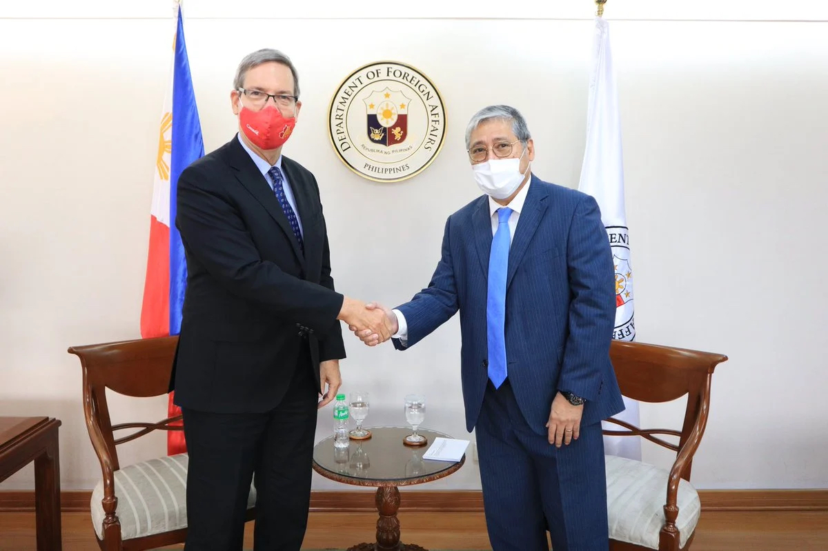 Department of Foreign Affairs Secretary Enrique Manalo (R) met with the Canadian Ambassador to the Philippines, Peter MacArthur (L), at the agency’s office in Pasay City and tackled the two nations’ bilateral ties.