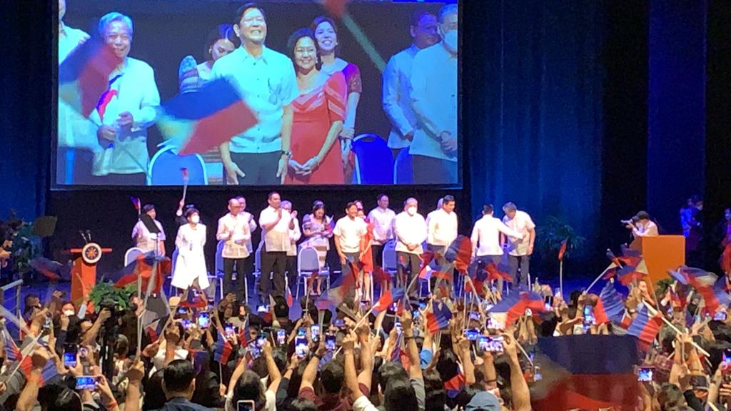 Bongbong Marcos meets with Filipinos in Singapore