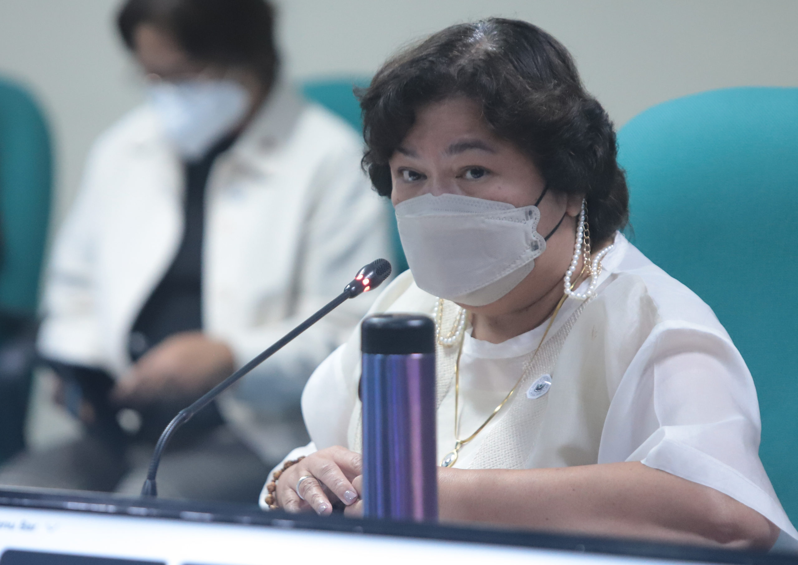 The governments of the Philippines and Hong Kong have vowed to assist the bereaved family of a overseas Filipino worker (OFW) who reportedly fell to her death while cleaning the window of her employer’s apartment, Migrant Workers Secretary Susan Ople said on Friday. 