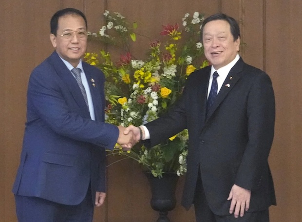 Defense chief of PH and Japan Carlito Galvez Jr. and Yasukazu Hamada. STORY: Gov’t to review defense deal with Japan, US