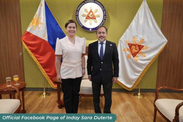 Vicepresidenta Sara Duterte y Embajador de Chile Álvaro Jara Bucare.  (Fotos cortesía de la Oficina del Vicepresidente)