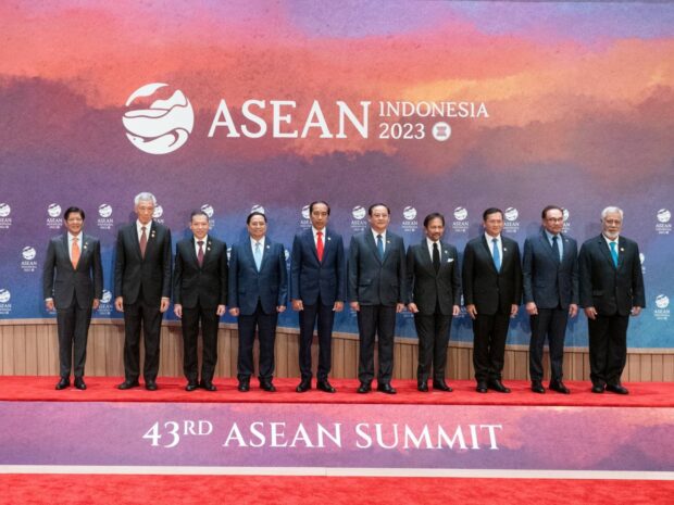 President Ferdinand R. Marcos, Jr. and fellow leaders of the Association of Southeast Asian Nations gather anew Tuesday afternoon for the traditional family photo marking the retreat session of the 43rd ASEAN Summit at the Jakarta Convention Center in Indonesia. (Photo dated September 5, 2023 from PPA)