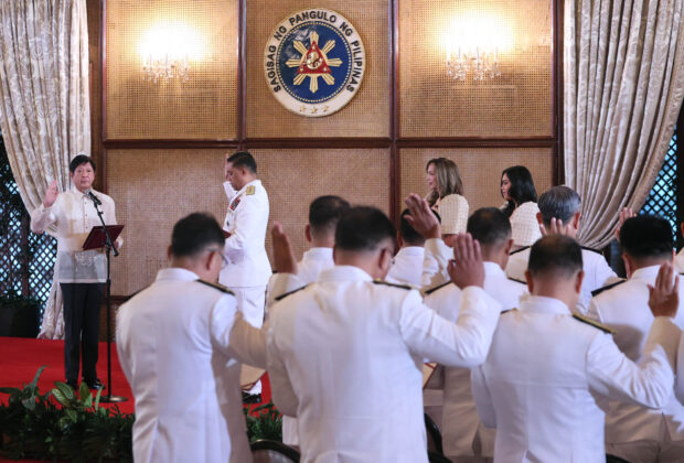 DAY OF THE GENERALS President Marcos administers the oath of 31 newly promoted generals of the Armed Forces of the Philippines on Friday at Malacañang, including the chief of staff, Gen. Romeo Brawner Jr. The Commander in Chief called on the top brass to maintain readiness for the archipelago’s defense. —MARIANNE BERMUDEZ