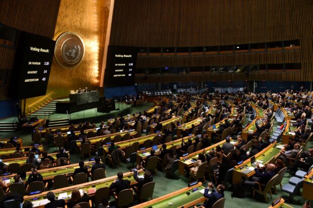 The UN General Assembly votes for an "immediate humanitarian truce" in Gaza