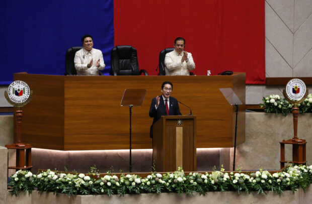 ‘HONORED FOR THIS OPPORTUNITY’ Senate President Juan Miguel Zubiri and Speaker Martin Romualdez applaud as visiting Japanese Prime Minister Fumio Kishida makes a point in a speech before a joint special session of Congress on Saturday. Kishida was the sixth foreign head of state and the first Japanese leader to address the Philippine legislature. —LYN RILLON