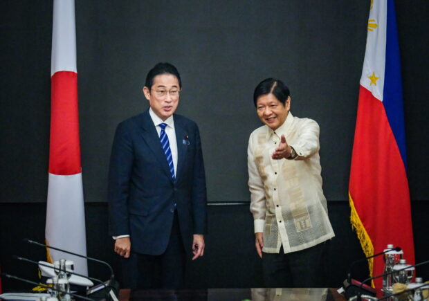 MUTUAL INTERESTS Japanese Prime Minister Fumio Kishida and President Marcos at the start of a bilateral meeting in Malacañang on Nov. 3 wherein they agreed to start official talks on a reciprocal access agreement between the armed forces of the Philippines and Japan. —PPA POOL