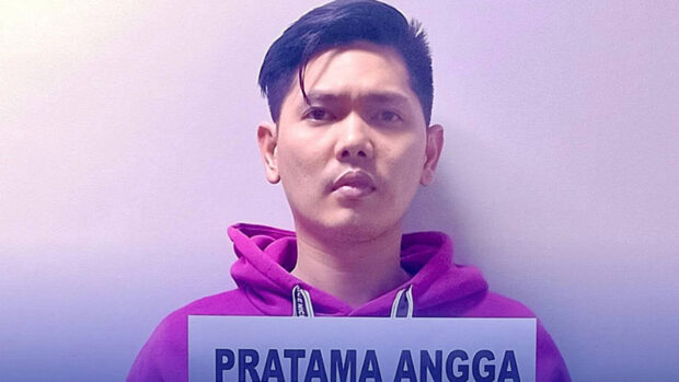 Immigration personnel nab Indonesian national Angga Pratama on Thursday, Dec. 21, 2023. Photo from the Bureau of Immigration.