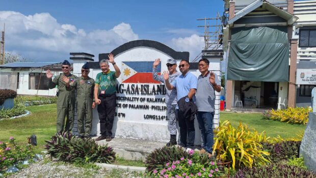 HISTORIC JOURNEY Palawan Gov. Victorino Dennis Socrates (third from left), joined here by military and civilian officials, vows to bring government services to remote Pag-asa Island in Kalayaan town. —PHOTO COURTESY OF TACTICAL OPERATIONS WING WEST, PHILIPPINE AIR FORCE