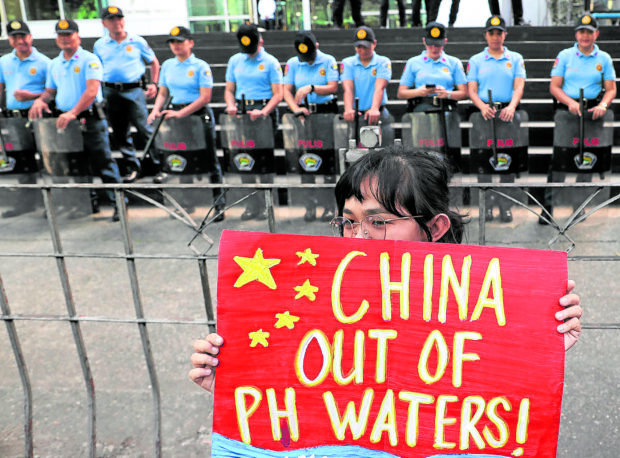 PEOPLE’S VOICE Members of militant groups gather in front of the Chinese consulate in Makati City on Tuesday to protest the incursion of Chinese ships in the West Philippine Sea (WPS). —MARIANNE BERMUDEZ