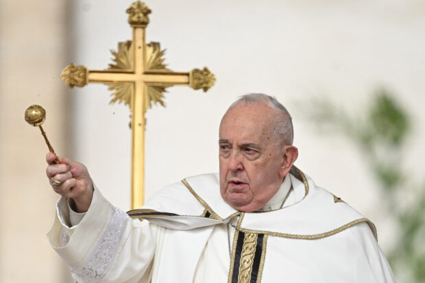 Pope Francis blesses the crowd as he presides over the Easter Mass as part of the Holy Week celebrations, at St Peter's square in the Vatican on March 31, 2024. (Photo by Tiziana FABI / AFP)