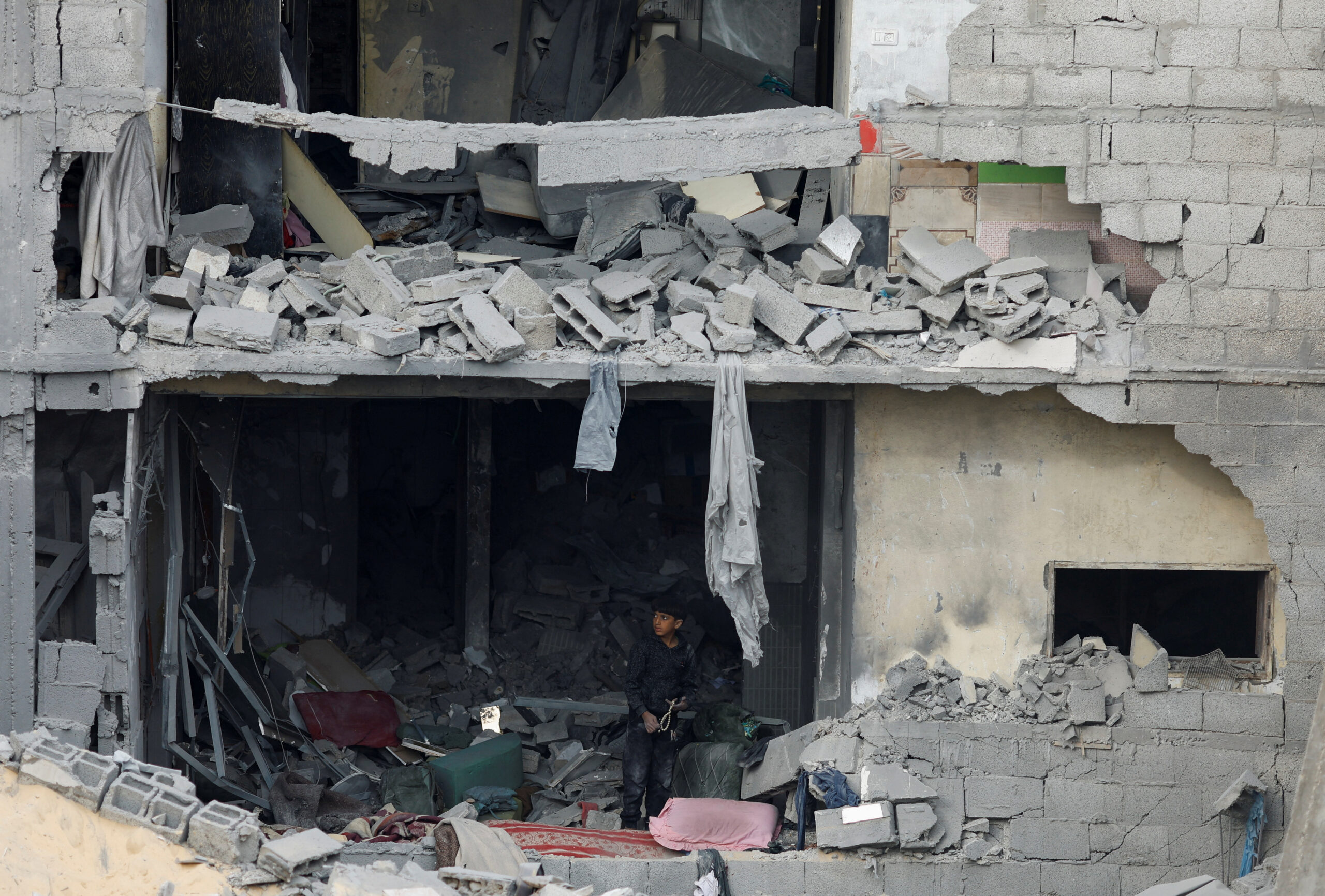 Israel besieges two more Gaza hospitals, demands evacuations