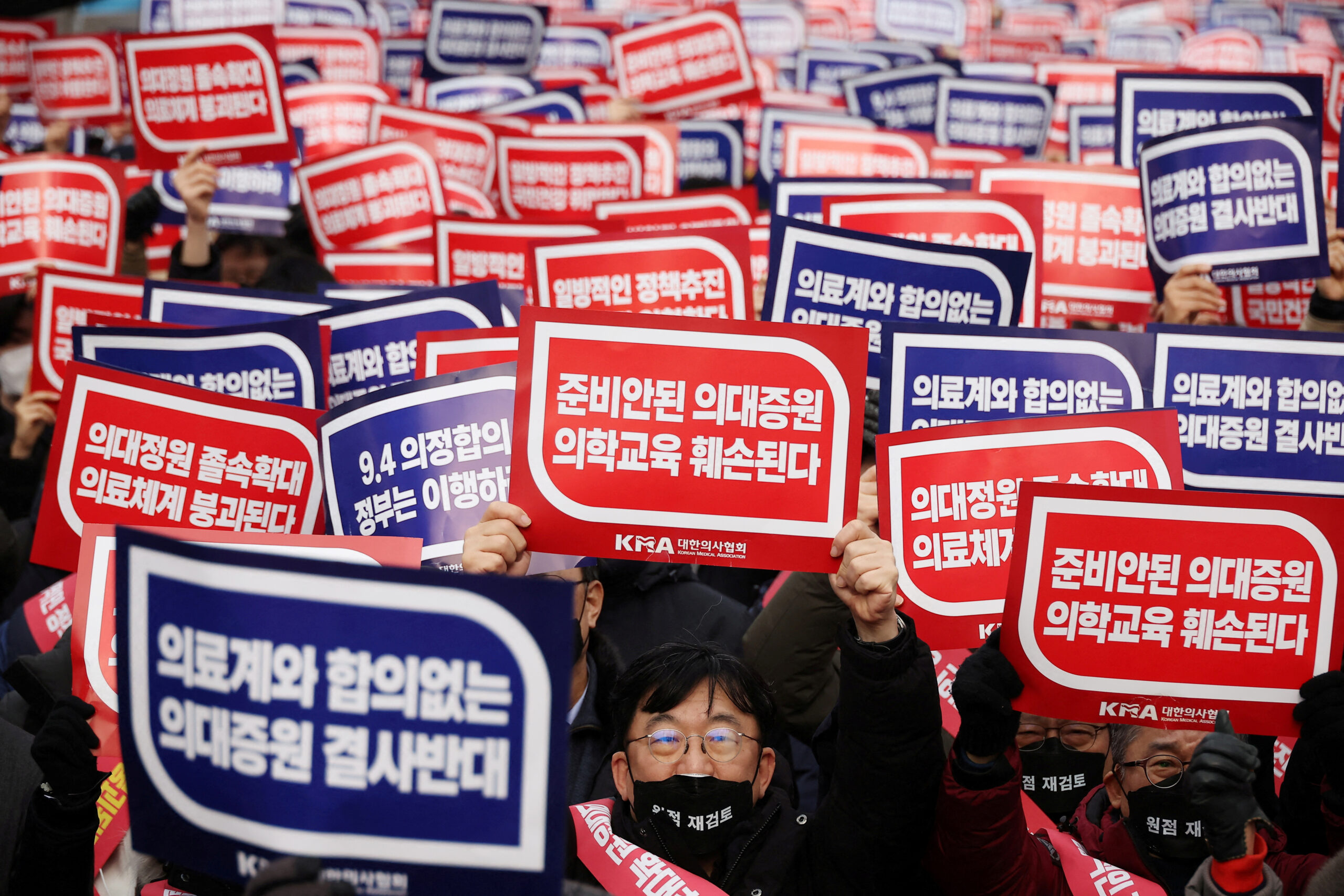 S. Korea's medical professors join protests, reduce hours in practice