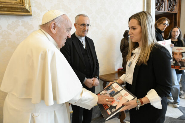 Pope Francis during a meeting with relatives of Israeli hostages from the Bibas family (Shiri, Yarden, Ariel, Kfir), Omri Miran, Agam Berger, Guy Gilboa Dalal and Tamir Nimrodi, held in Gaza since October 7 attacks by Hamas militants. (Photo by Handout / VATICAN MEDIA / AFP)