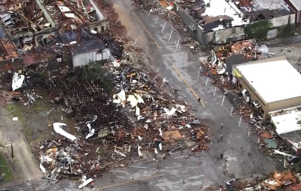 Dozens of tornadoes plow central US, at least 5 killed
