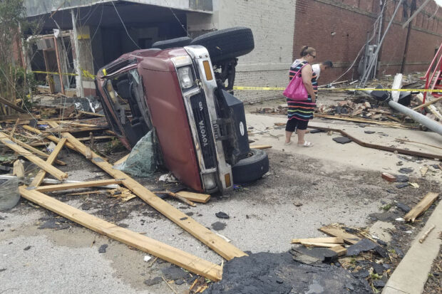 Dozens of tornadoes plow central US, at least 5 killed