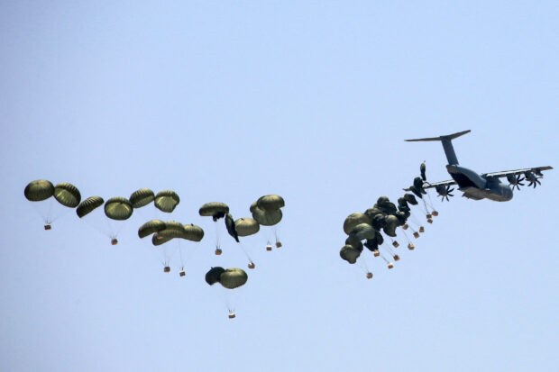 Humanitarian aid is airdropped over Khan Yunis in the southern Gaza Strip on May 23, 2024, amid the ongoing conflict between Israel and the Palestinian Hamas group.