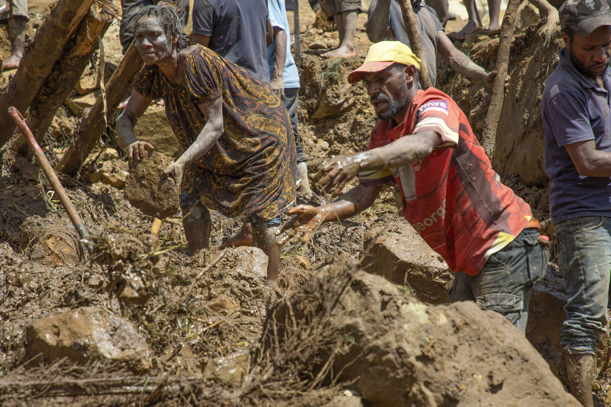 Aid reaches Papua New Guinea landslide site
