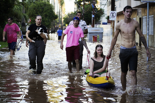 Global extreme weather: Brazil and Houston flooding, Asia heatwave