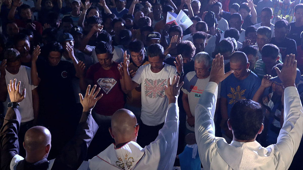 SENDOFF PRAYER Fishermen joining the civilian supply mission today gather at the coastal town of Botolan, Zambales province, for a Mass on Tuesday night led by Fr. Robert Reyes. The mission aims to uphold their rights over their traditional fishing ground amid China’s occupation of that area. —RICHARD A. REYES