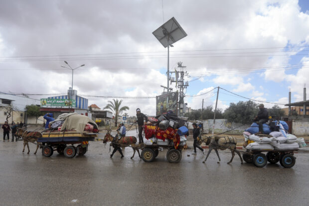 Palestinians flee from the eastern side of the southern Gaza city of Rafah after the Israeli army orders them to evacuate