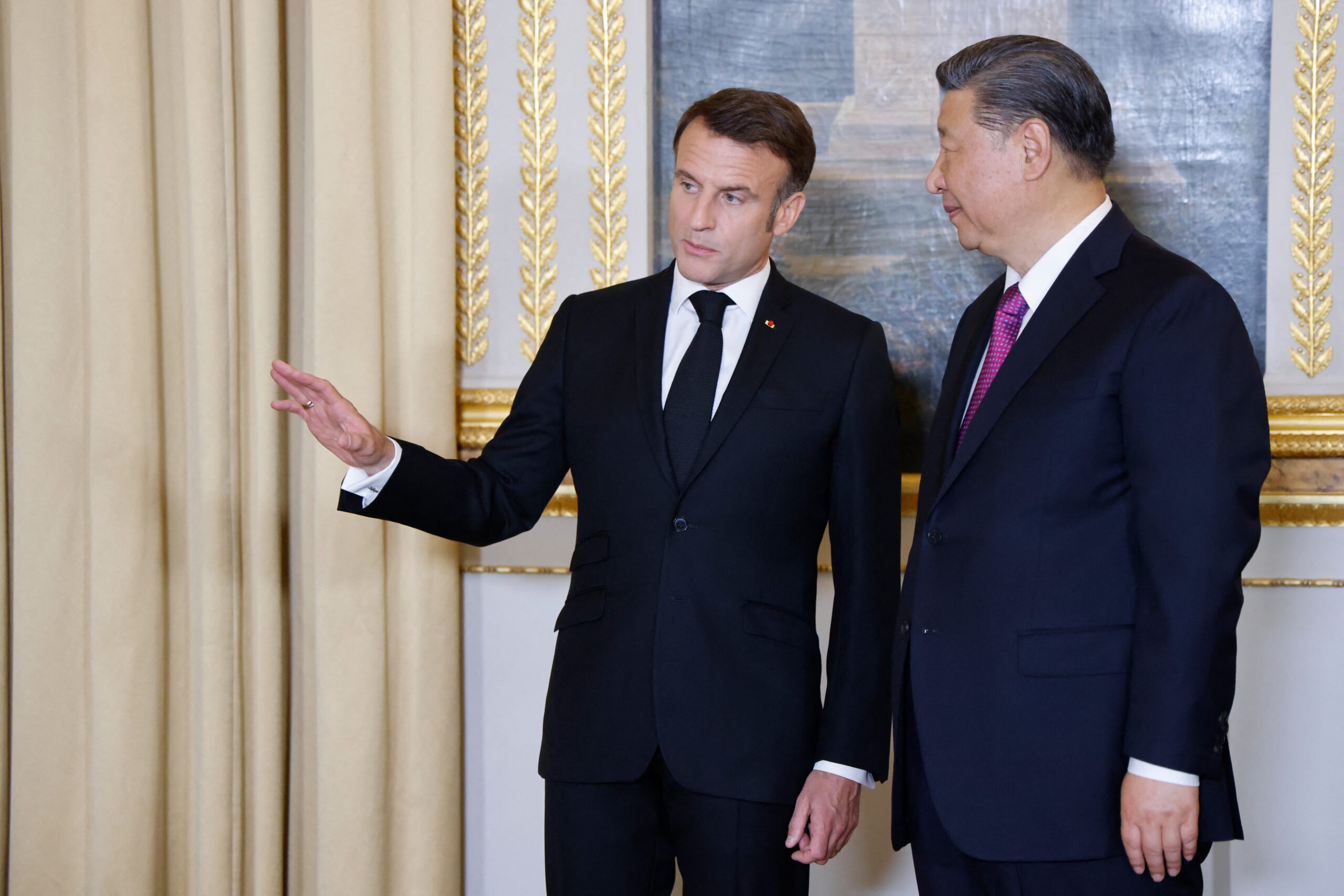 Macron takes Xi to French mountains to press messages on Ukraine, trade