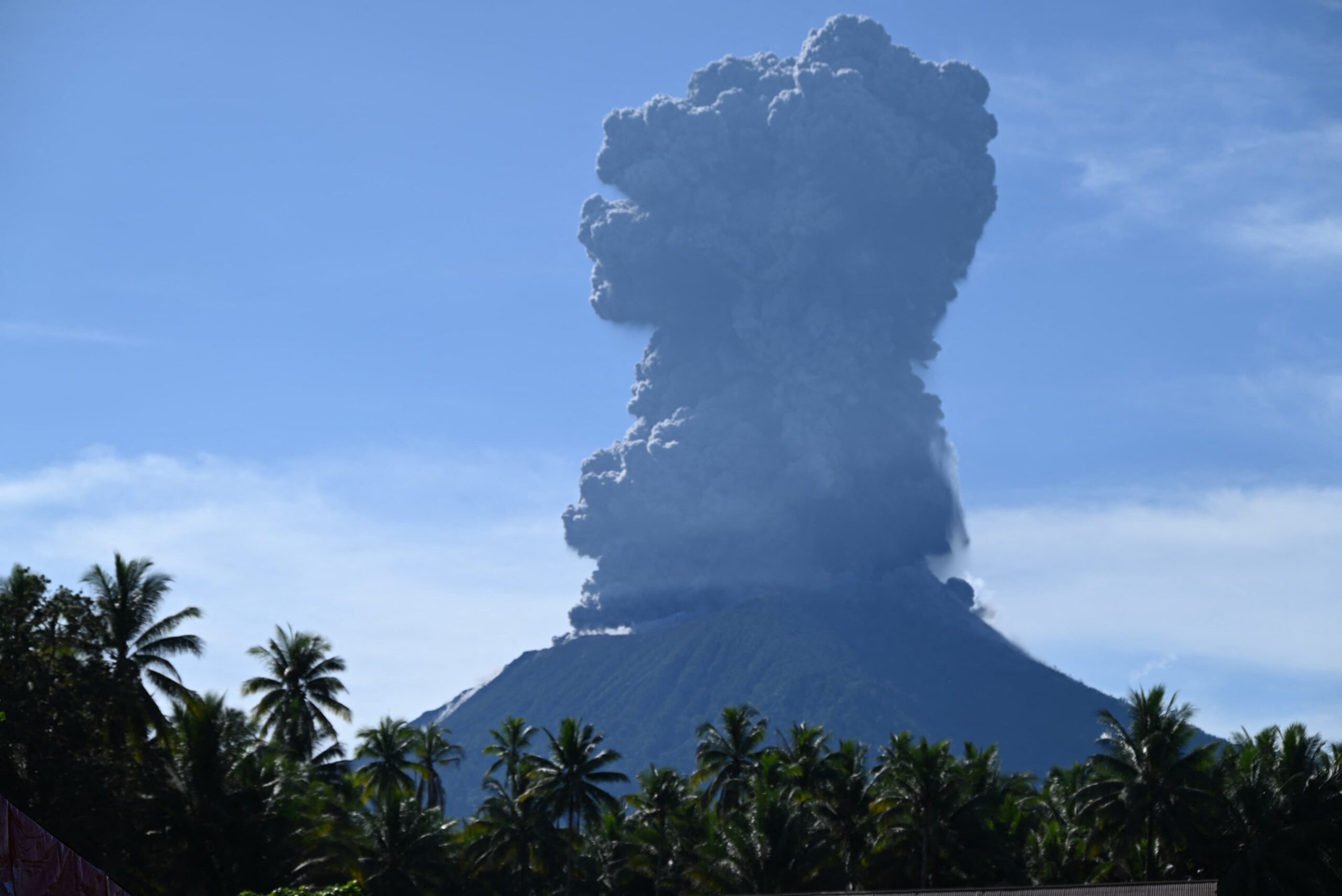 https://newsinfo.inquirer.net/1892306/indonesias-mt-merapi-unleashes-lava-as-other-volcanoes-flare-up