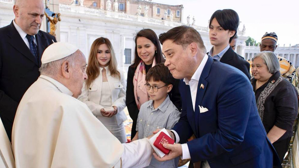 Zubiri meets Pope, advised to ‘protect the family’