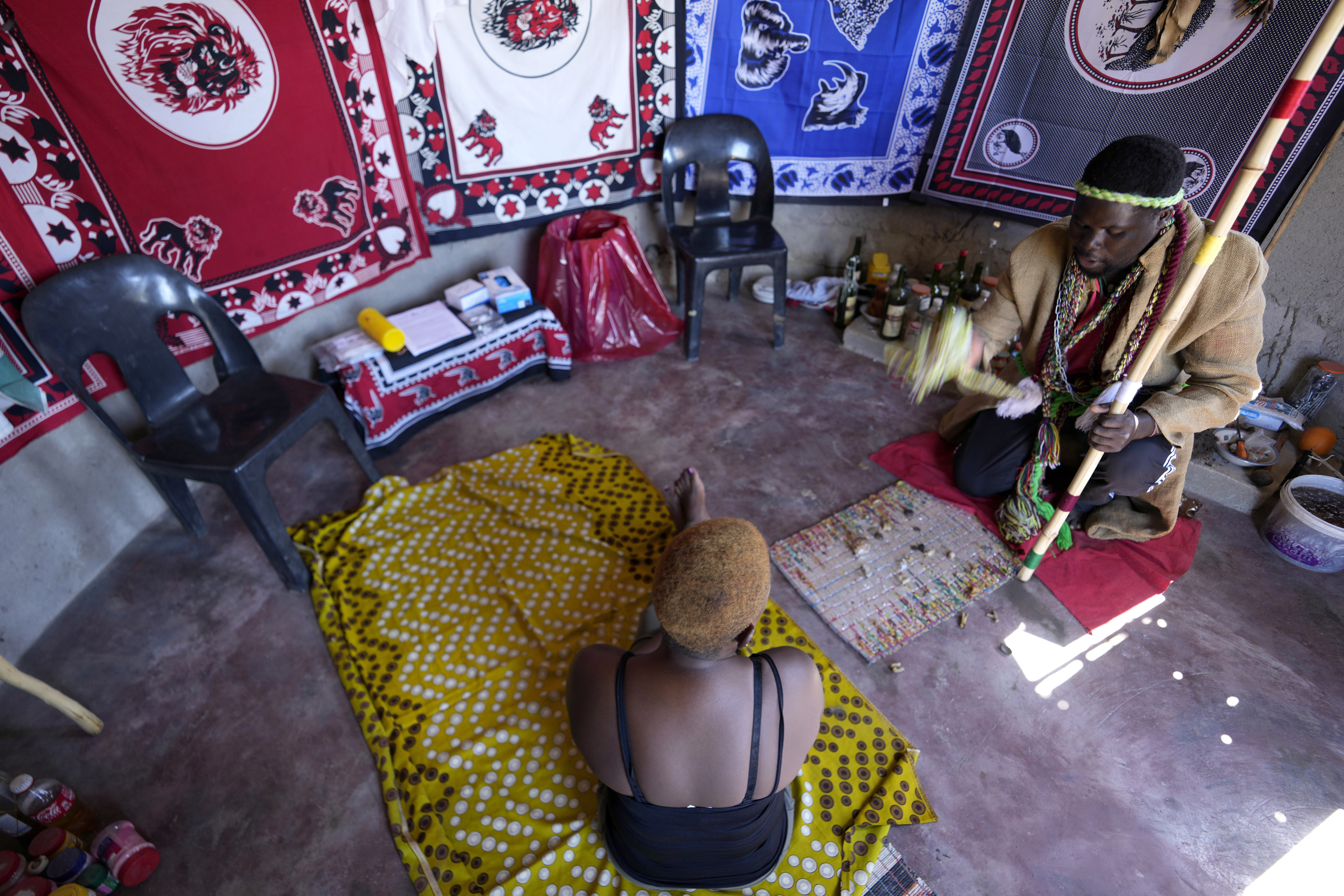 In South Africa, traditional healers join the fight against HIV