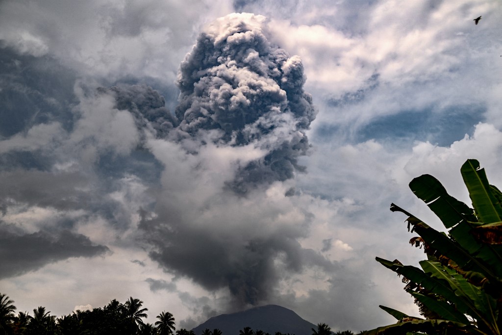 Indonesia volcano erupts, spews ash 7-km into the sky