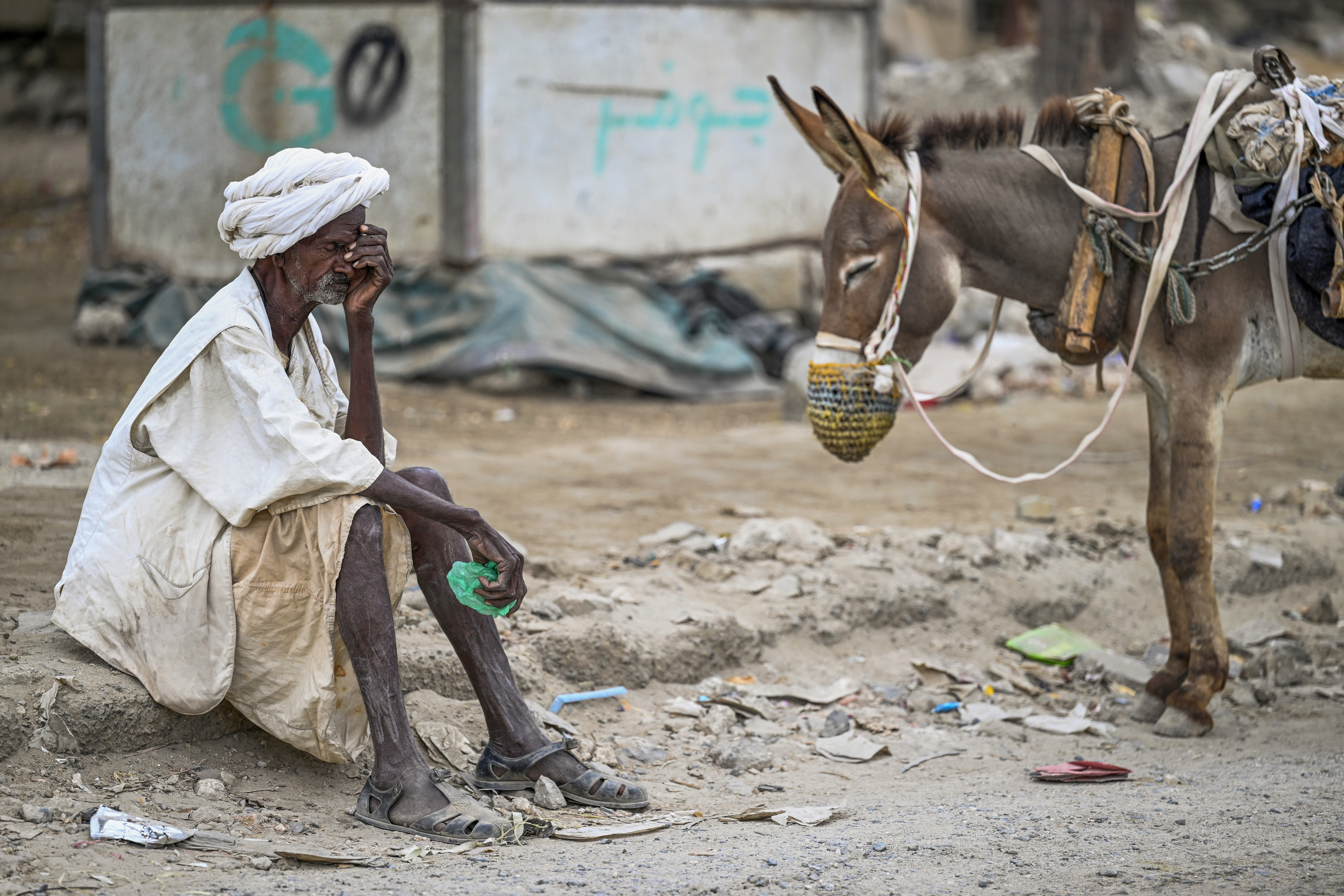 Water crisis batters war-torn Sudan as temperatures soar