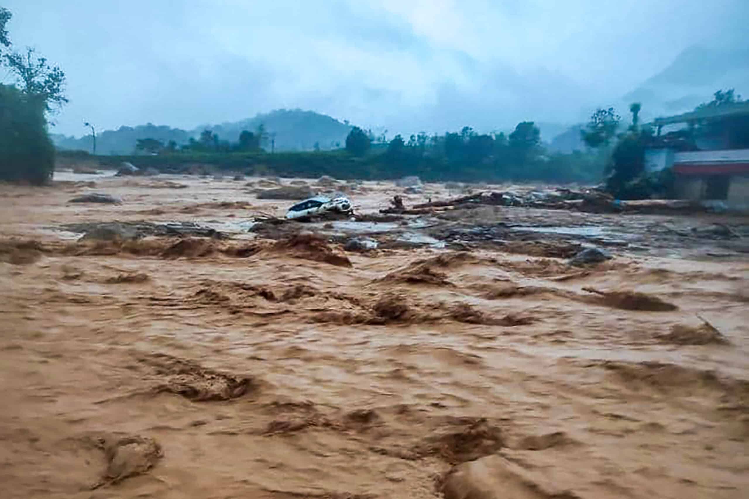 India landslides kill at least 24 as hundreds feared trapped