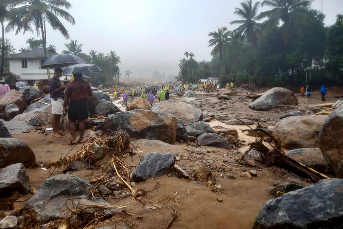 Relief personnel conduct a search and rescue operation at a site following landslides in Wayanad on July 30, 2024. Landslides in India triggered by pounding monsoon rains struck tea plantations and killed at least 93 people on July 30, with at least 250 others rescued from mud and debris, officials said. 