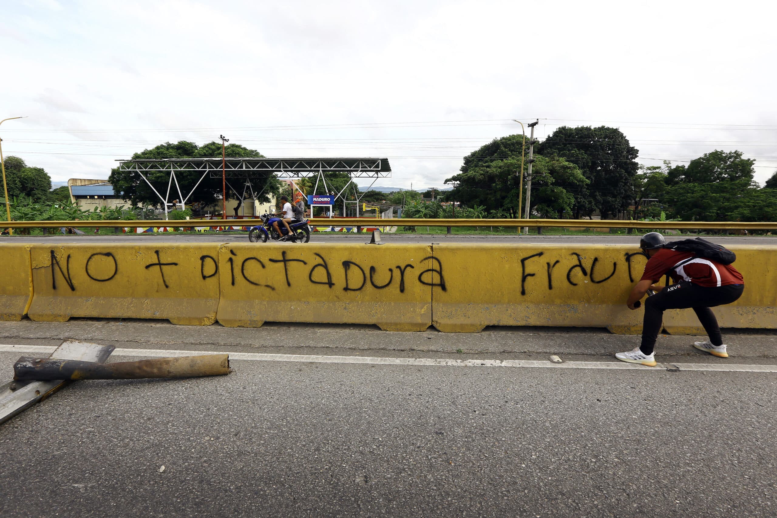 Protests erupt in Caracas against Maduro's disputed election win