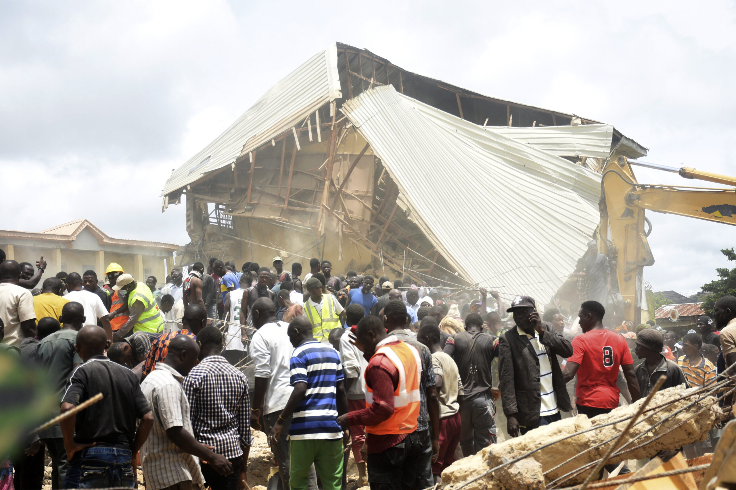 Nigeria school collapse kills several students, traps over 100