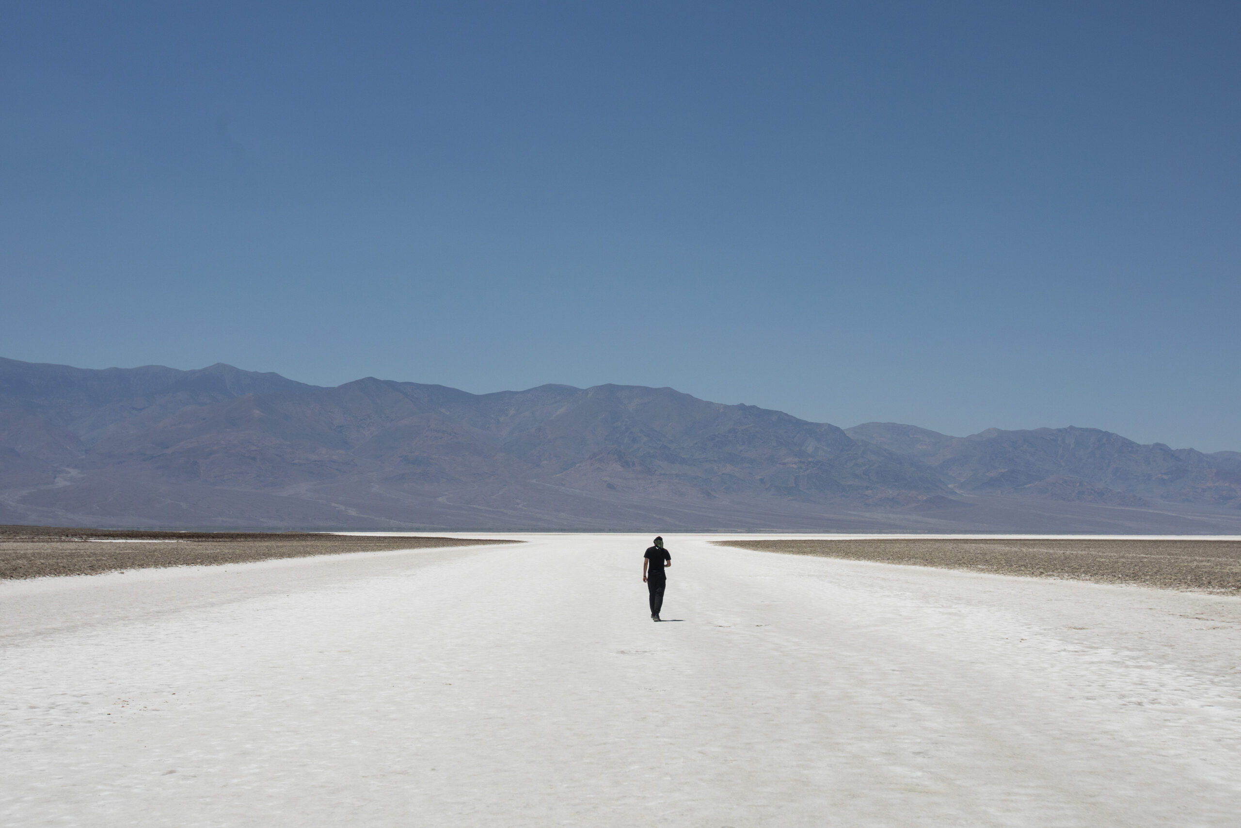 Tourists still flock to Death Valley amid searing US heat wave