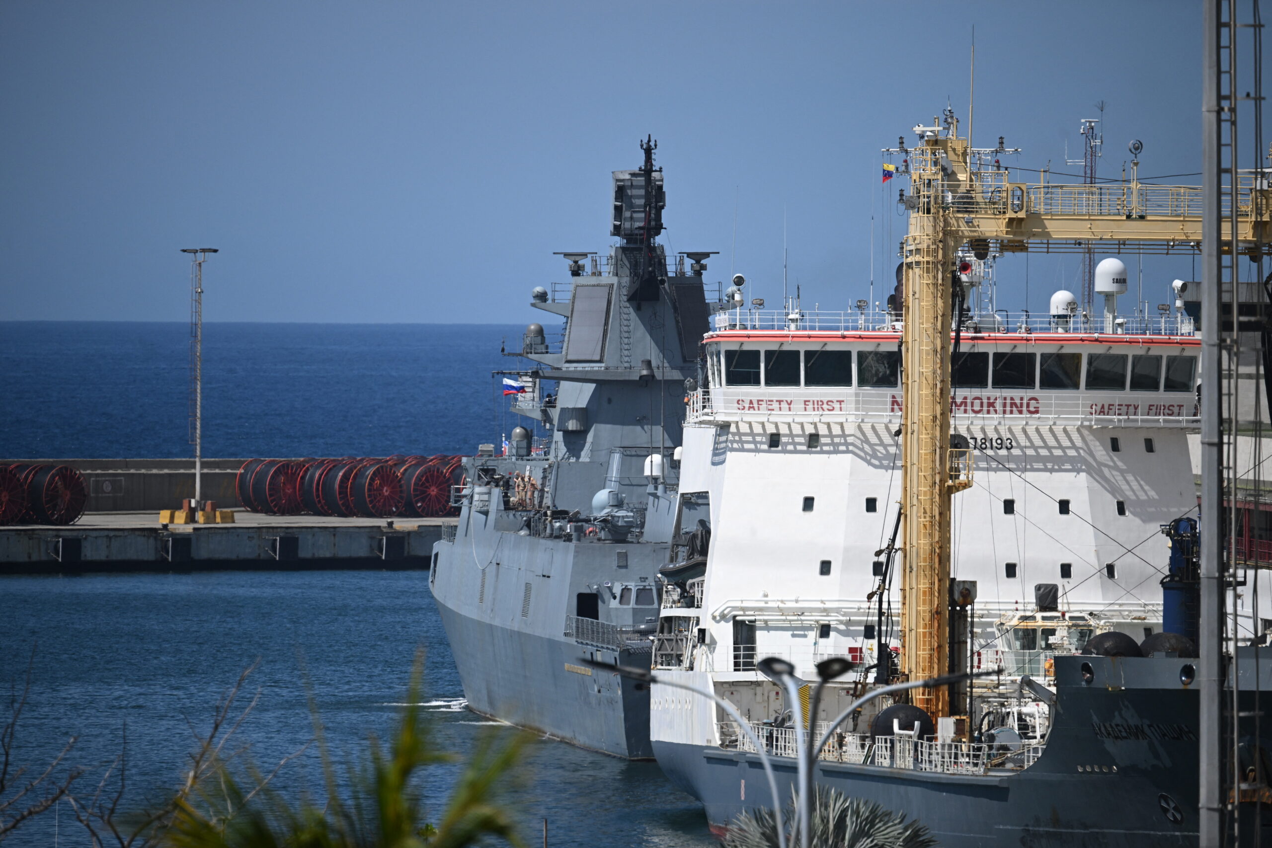 Russian navy ships dock in Venezuela