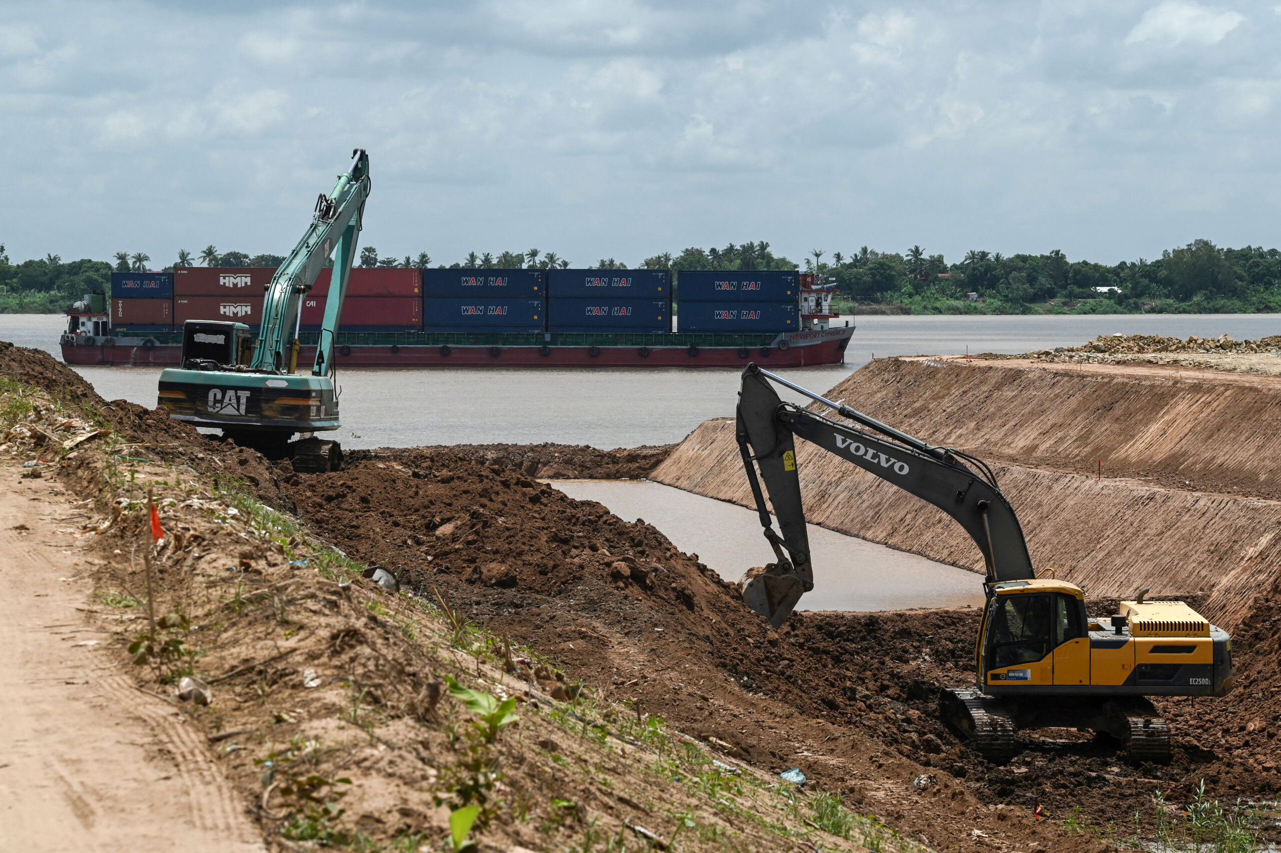 Cambodia PM launches $1.7 billion project linking Mekong River to sea