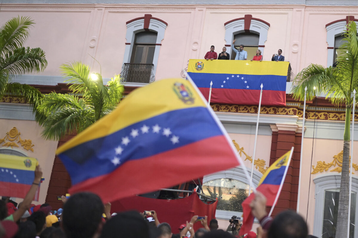 Venezuelan President Nicolas Maduro, accompanied by his wife Cilia Flores, delivers a speech to his supporters during a rally at the Miraflores presidential palace in Caracas on August 1, 2024. The president of Venezuela, Nicolás Maduro, proposed this Thursday to "resume" negotiations with the United States, a country that did not recognize his reelection and supports the opposition's allegations of fraud.