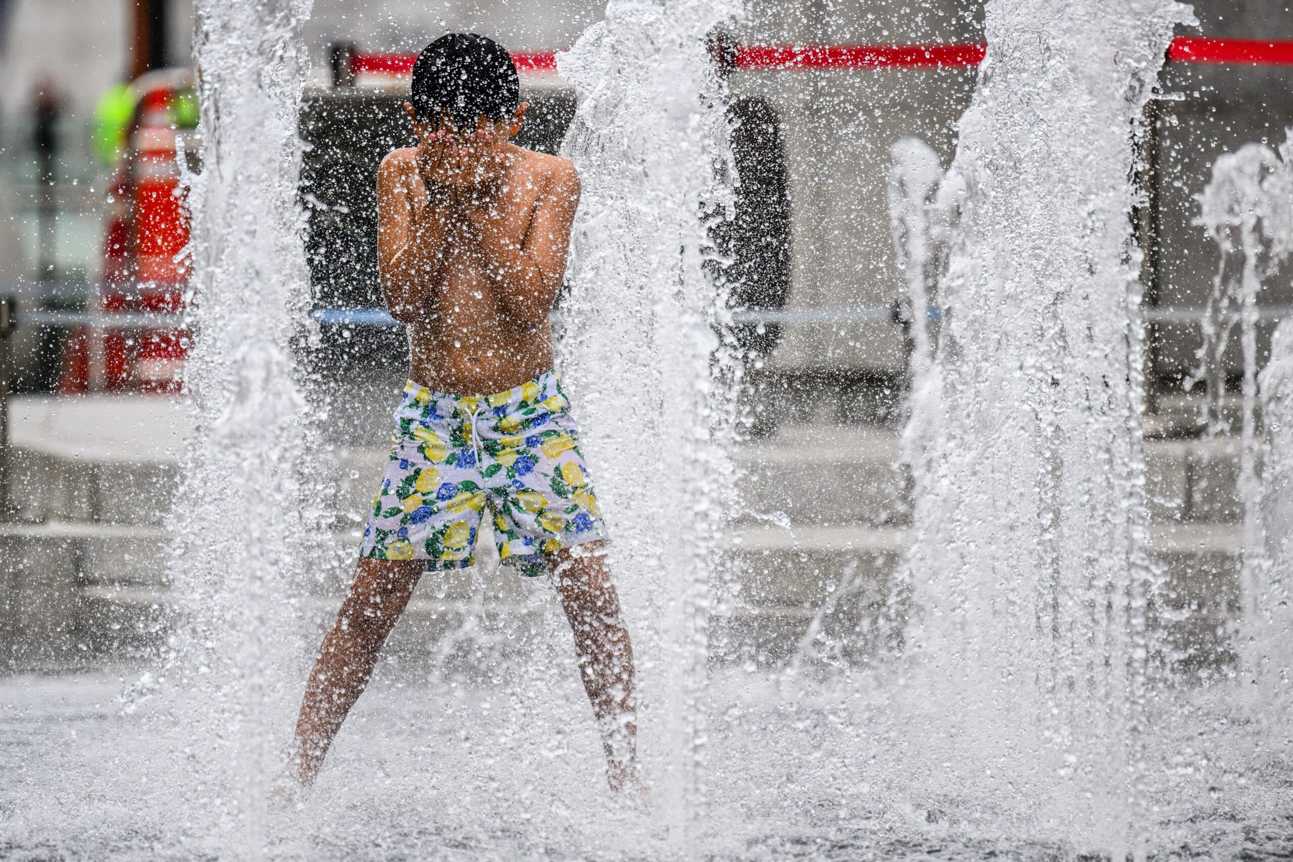 Seoul residents sweating with record 'tropical nights' weather