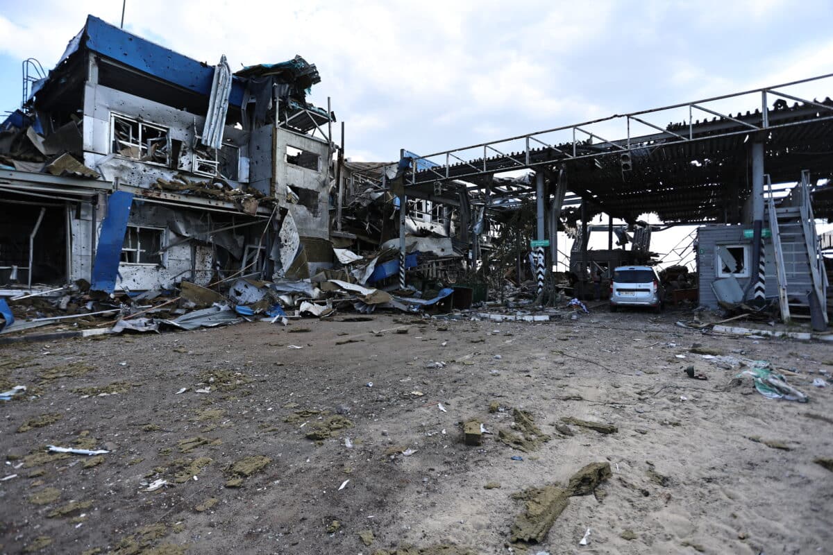 This photograph taken on 16 August, 2024, during a media tour organised by Ukraine, shows a destroyed border crossing point near the Ukrainian-controlled Russian town of Sudzha, Kursk region, amid the Russian invasion in Ukraine. - Kyiv said August 16, 2024, its incursion into Russian territory had advanced, claiming it aimed to force Russia to negotiate on "fair" terms, as Moscow's troops announced new gains in eastern Ukraine. Two and a half years into Russia's invasion of Ukraine, Kyiv's troops on August 6, 2024, launched a major counter-offensive into Russia's Kursk region, sending more than 120,000 people fleeing.