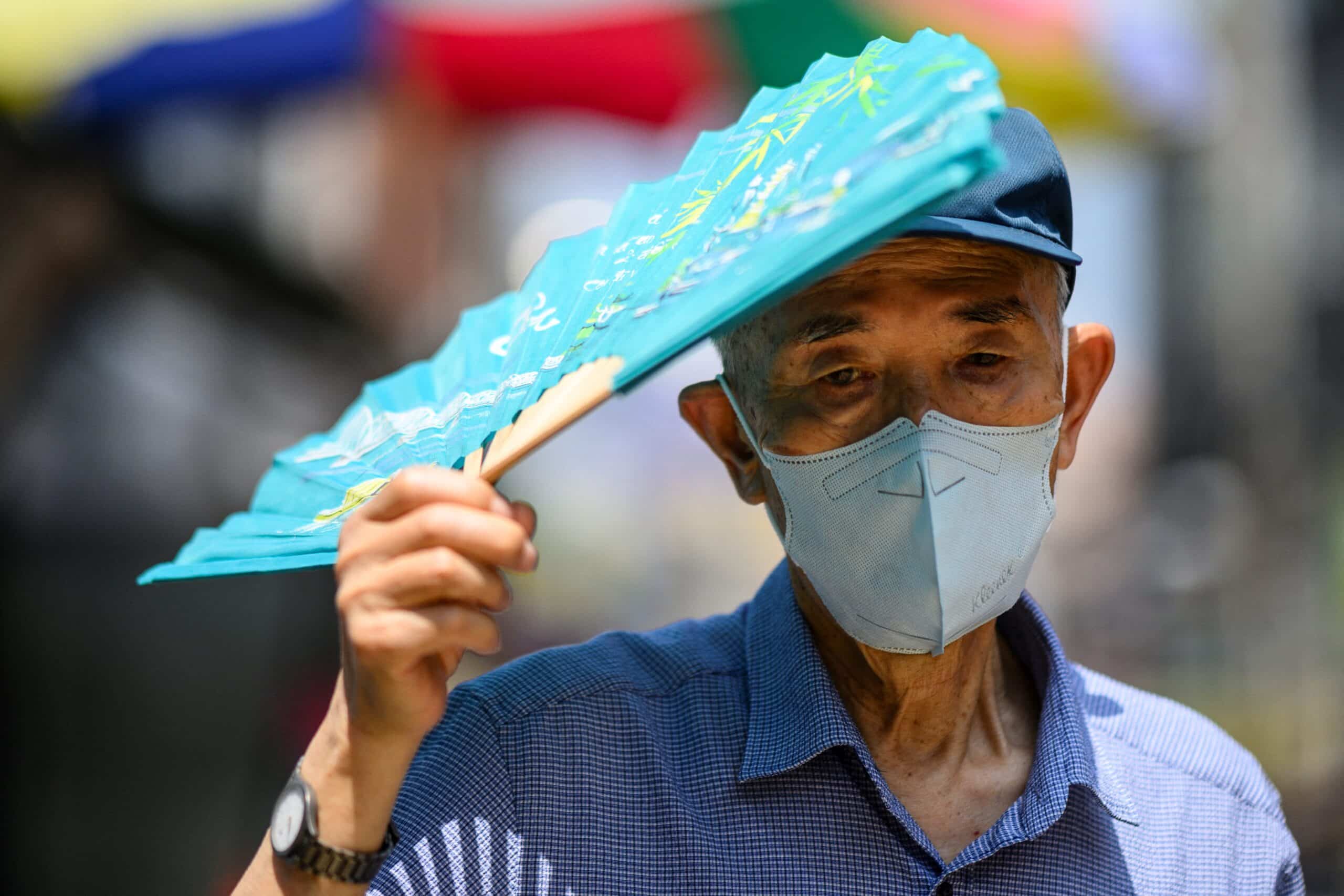 Seoul residents sweating with record 'tropical nights' weather